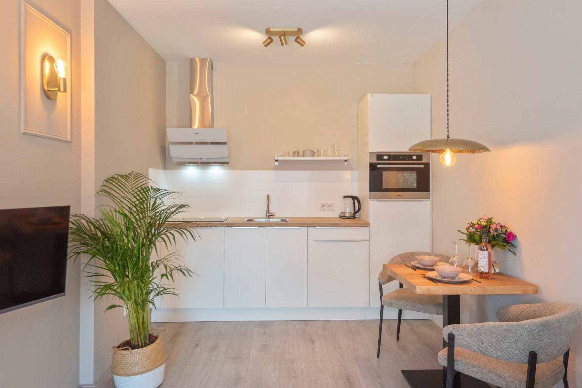 Kings Square Apartment *